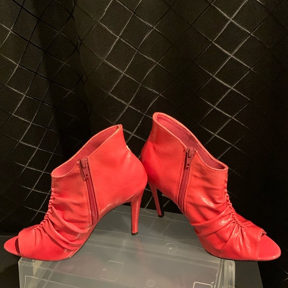 QUPID Women’s Pink Open Toed Ankle Bootie Heels - Picture 4 of 16